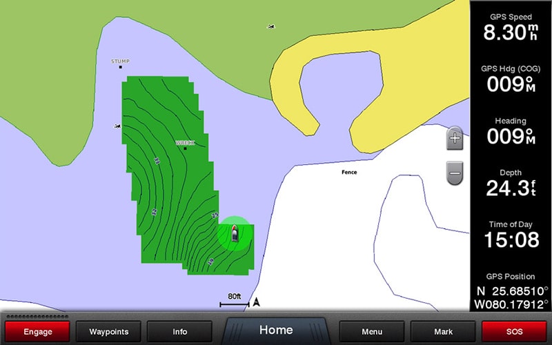 Снимок экрана, показывающий фоновую карту BlueChart и контуры, появляющиеся в гавани, где ранее не было данных