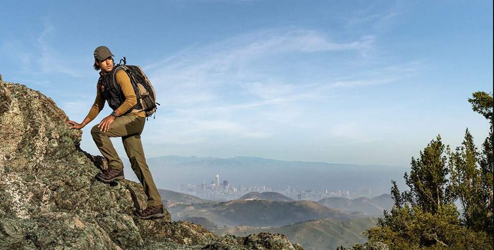 Аналоговые часы с AMOLED- дисплеем и тактическими характеристиками Аналоговые часы с AMOLED- дисплеем и тактическими характеристиками