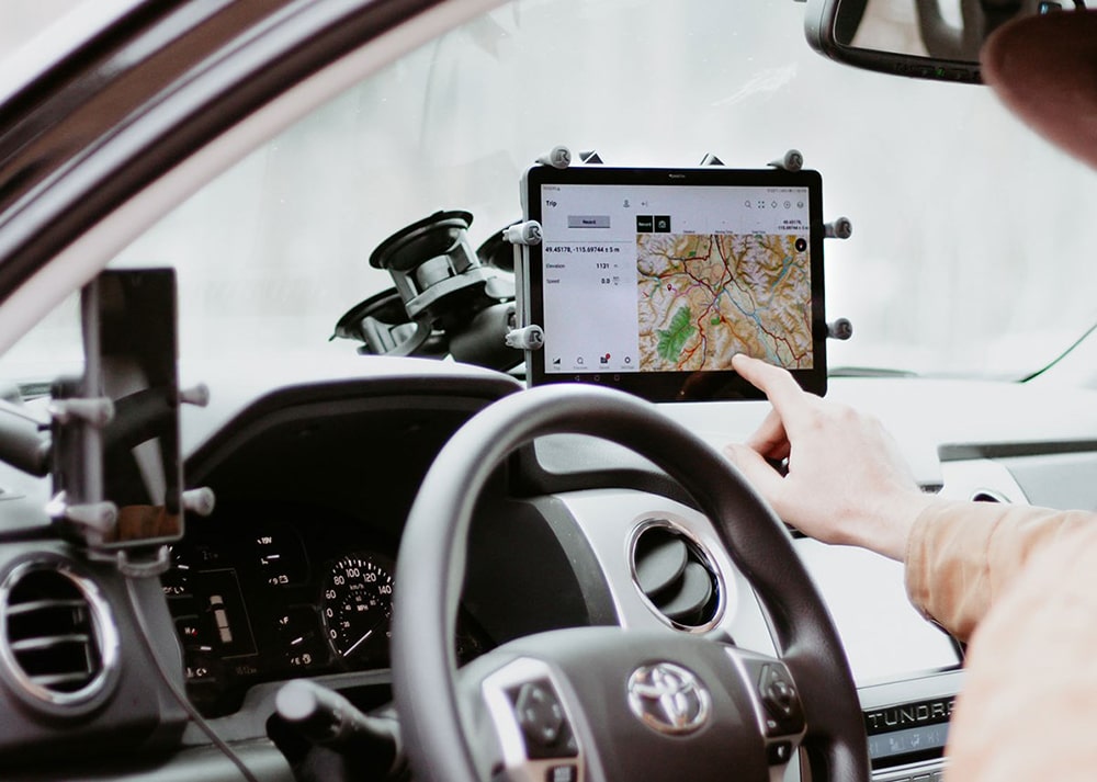Использование планшета в качестве информационно-развлекательной системы в автомобиле