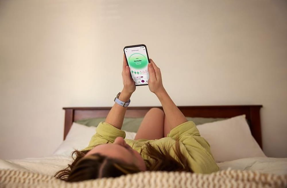 Приложение Natural Cycles преобразует данные о температуре кожи, полученные с помощью Garmin, в информацию о фертильности для улучшения женского здоровья. Для использования Natural Cycles требуется отдельная подписка.